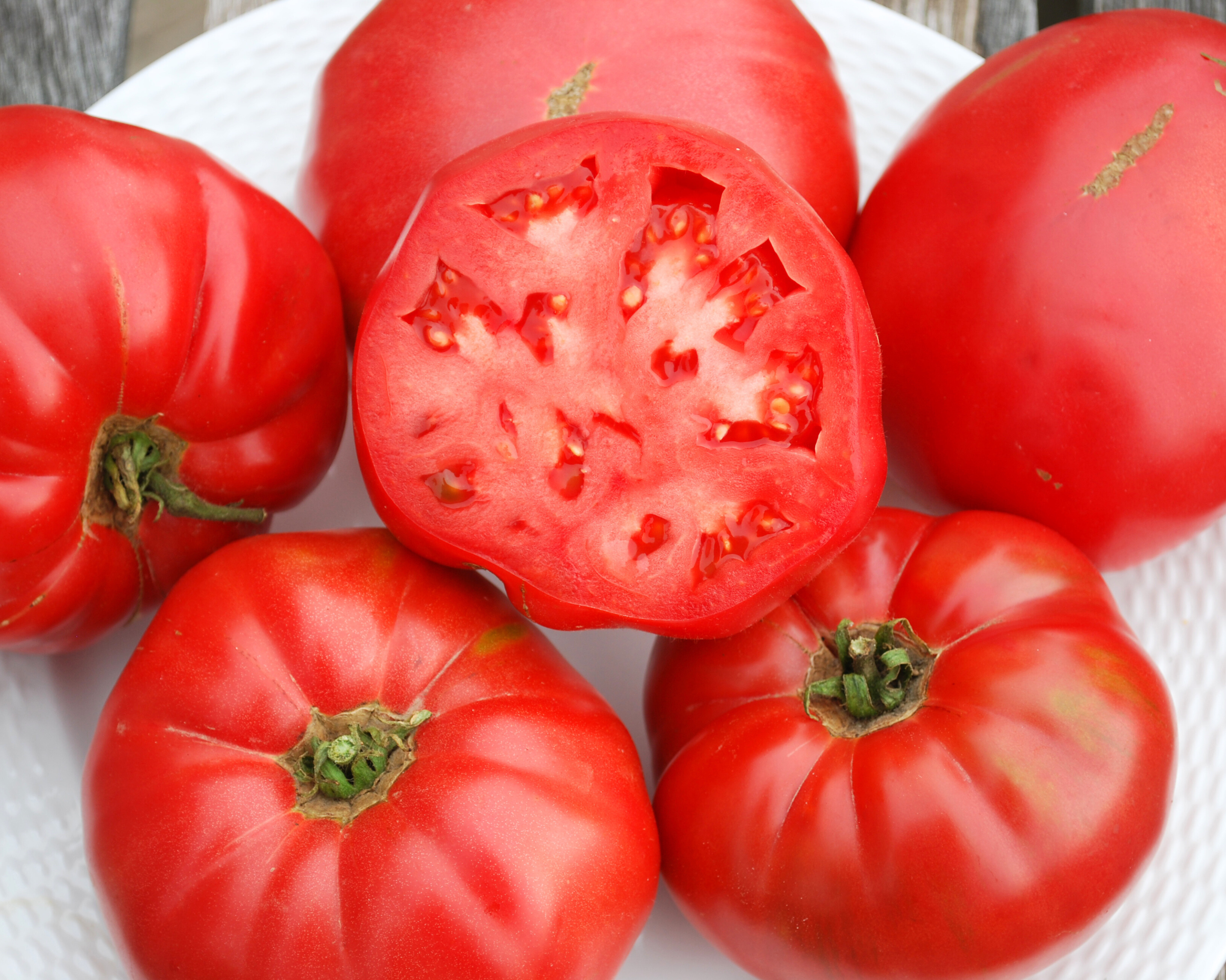 Tomato Growing Guide: How to Start from Seed and Choose the Best Varieties.