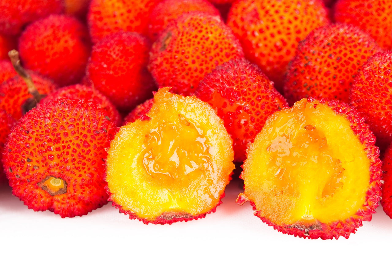 25 STRAWBERRY TREE Edible Red Berry Tree Arbutus Unedo Seeds Irish Killarney