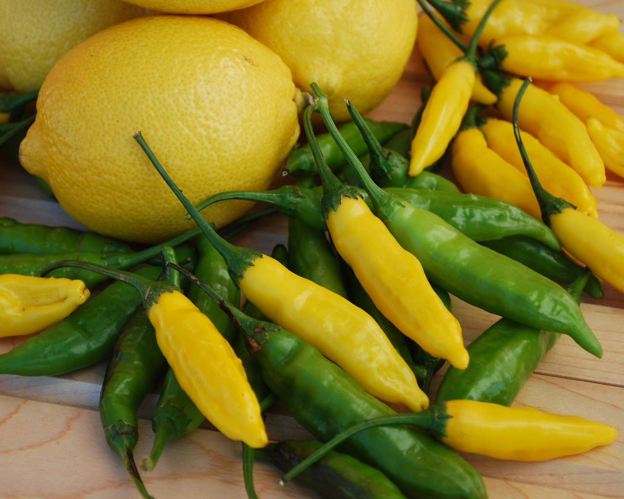 Lemon Drop Hot Pepper Seeds