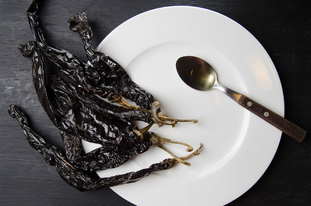 50 PASILLA BAJIO PEPPER Mexican Chile Negro Capsicum Annuum Vegetable Seeds